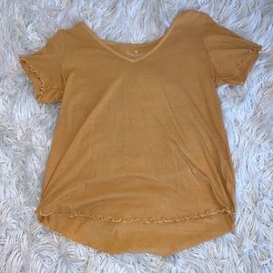 American Eagle V-neck w/ lettuce trim!